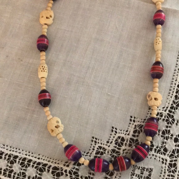 Vintage necklace with carved beads - Picture 1 of 6